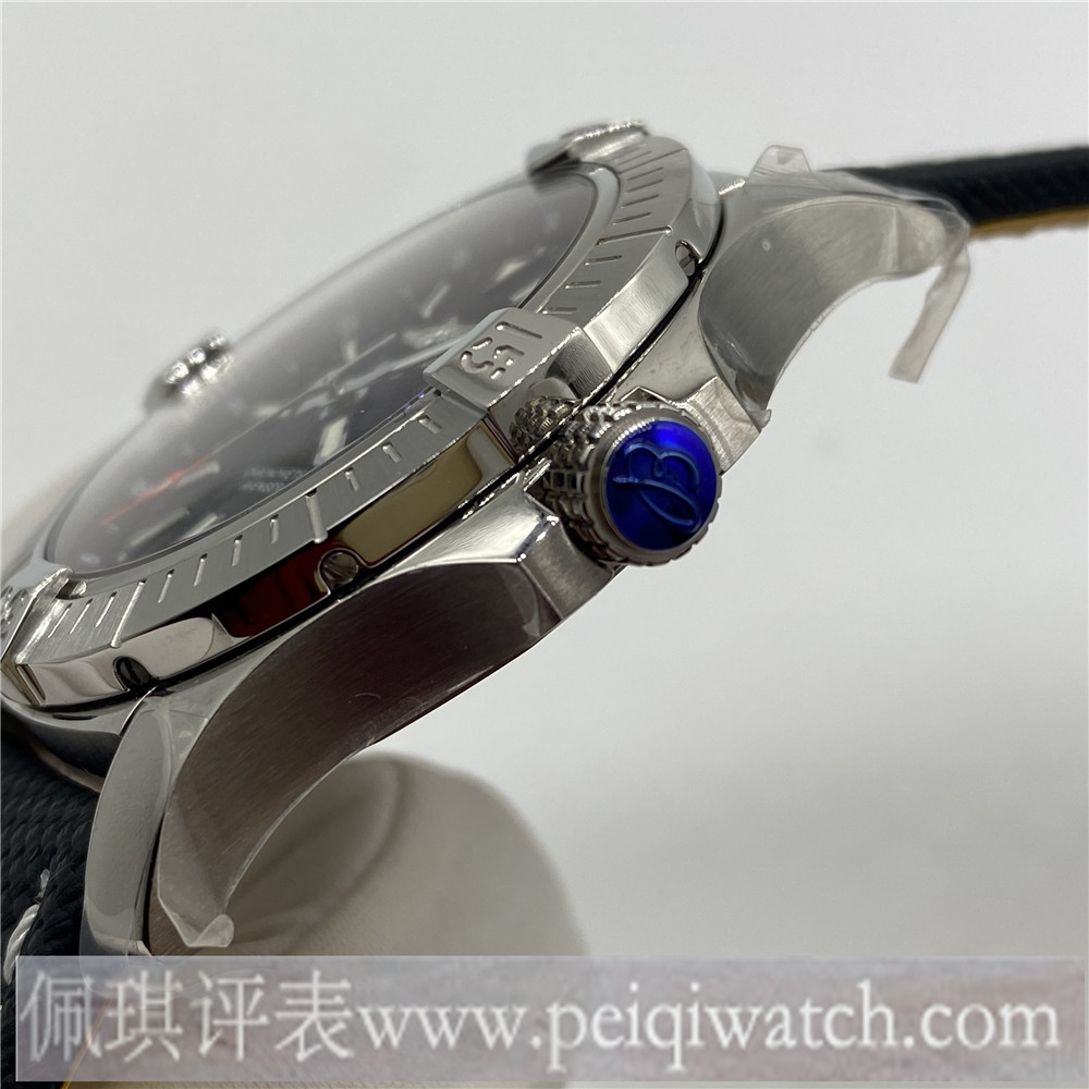 gf百年灵复仇者系列v4版本精钢黑盘三针43mm腕表评测 - 佩琪评表